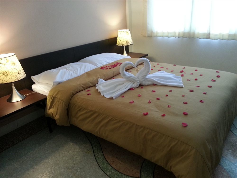 G9bangkok Hostel Bagian luar foto