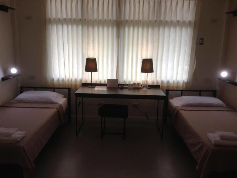 G9bangkok Hostel Bagian luar foto